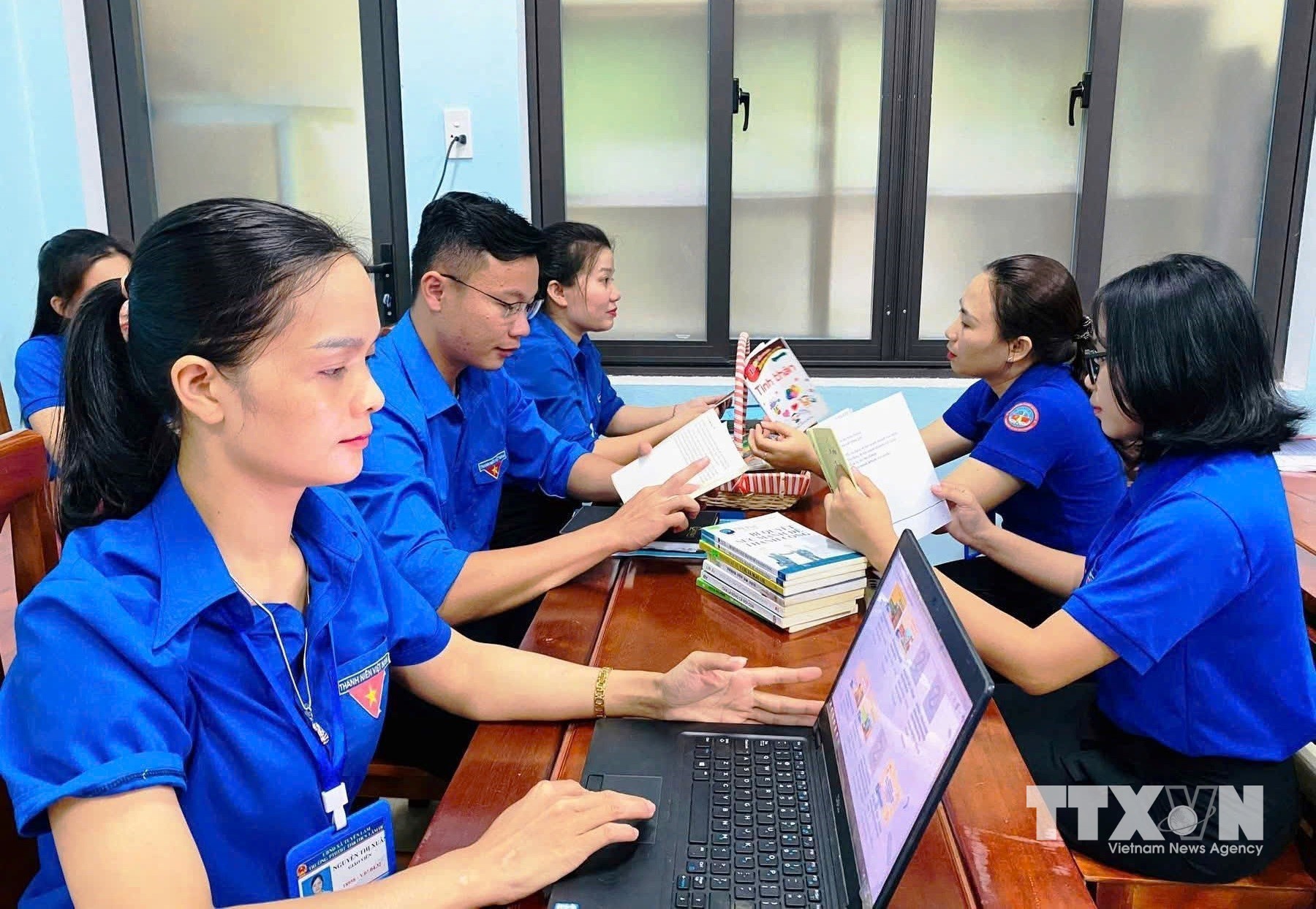 Tuổi trẻ xã Tuyên Lâm (tỉnh Quảng Trị) chủ động nâng cao trình độ, trở thành một tuyên truyền viên, người hướng dẫn số đắc lực trong gia đình và cộng đồng. (Ảnh: Võ Dung/TTXVN)